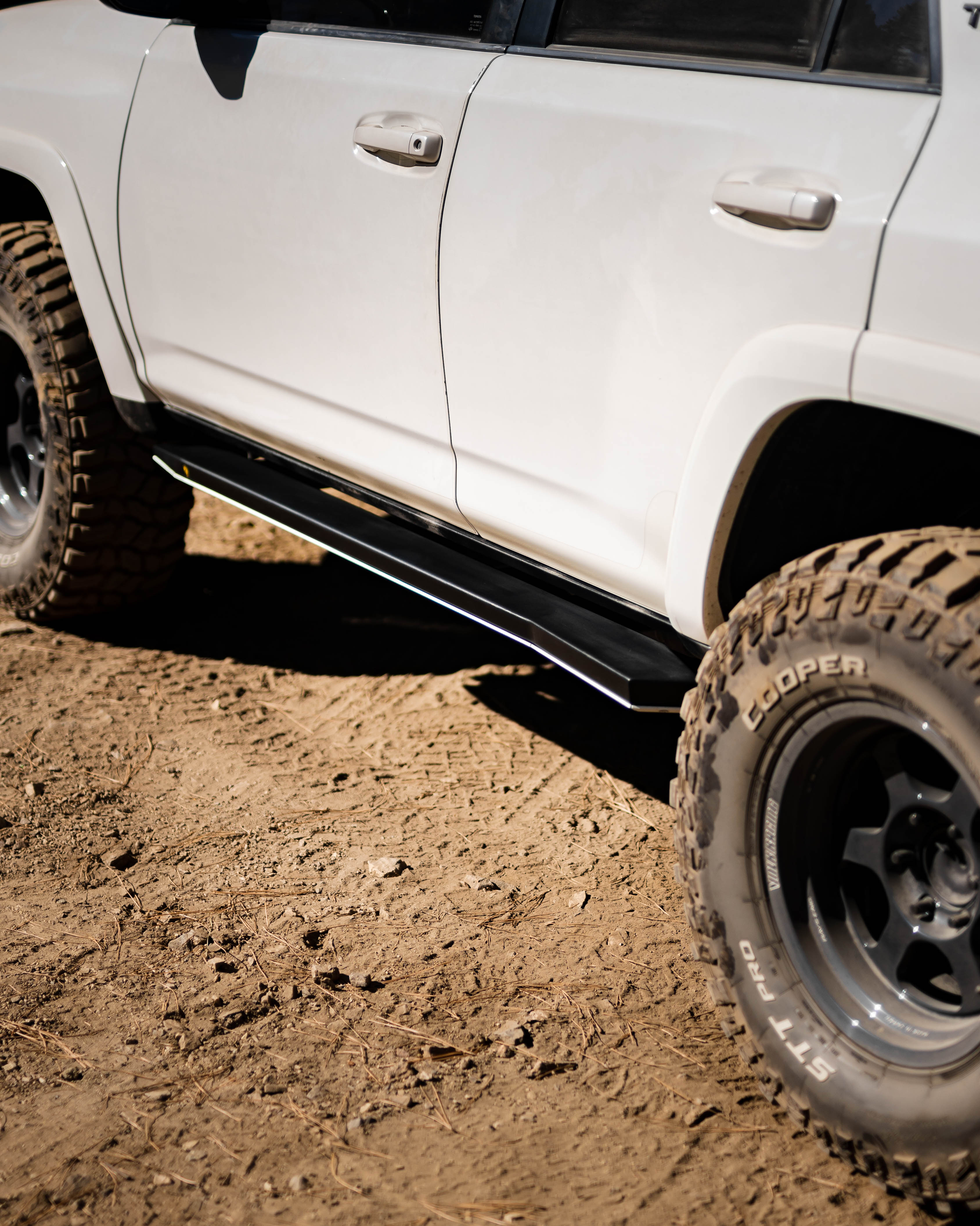 Saints Offroad rock slider and rear kick-out installed on a Toyota 4Runner